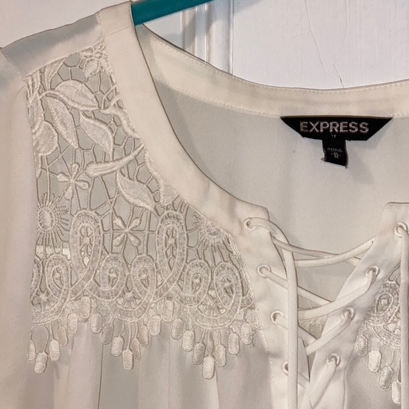 Express Lace Blouse - Picture 2 of 3
